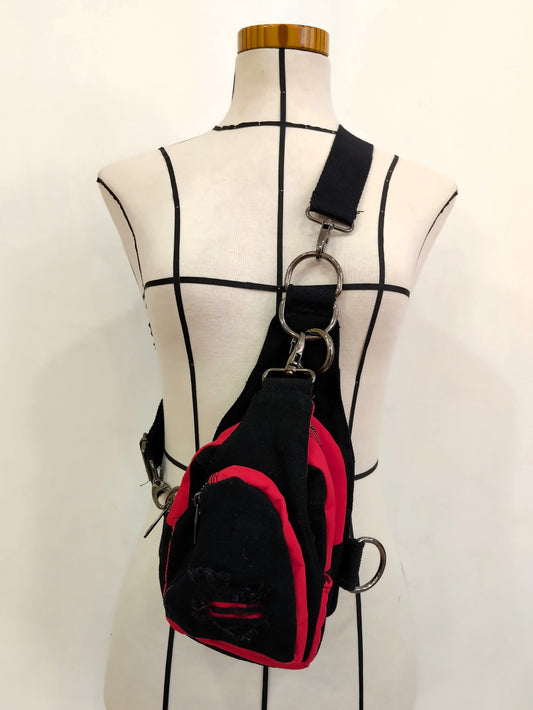 Mochila multiposición vaquera negra y roja