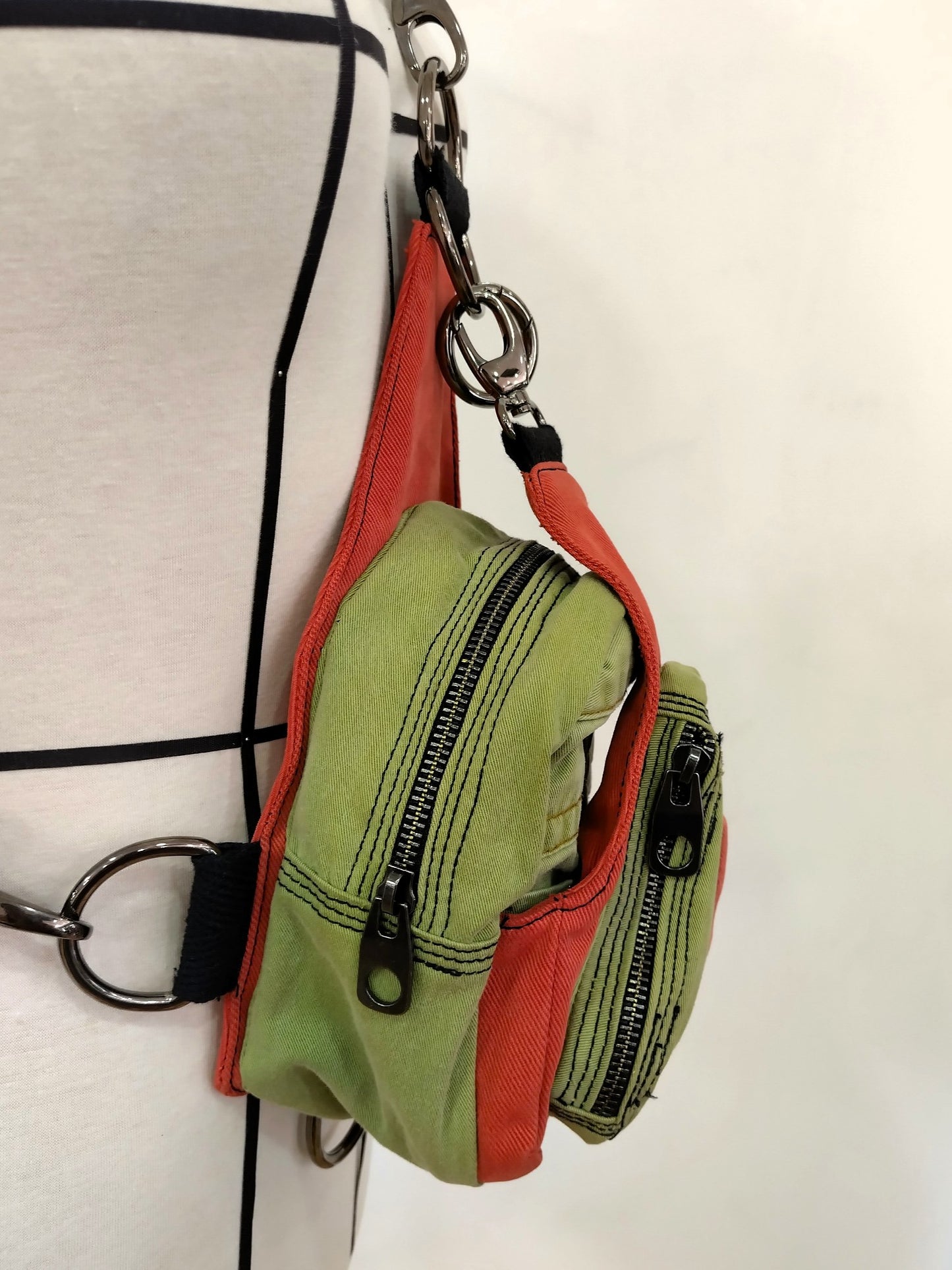 Mochila multiposición vaquera verde y naranja